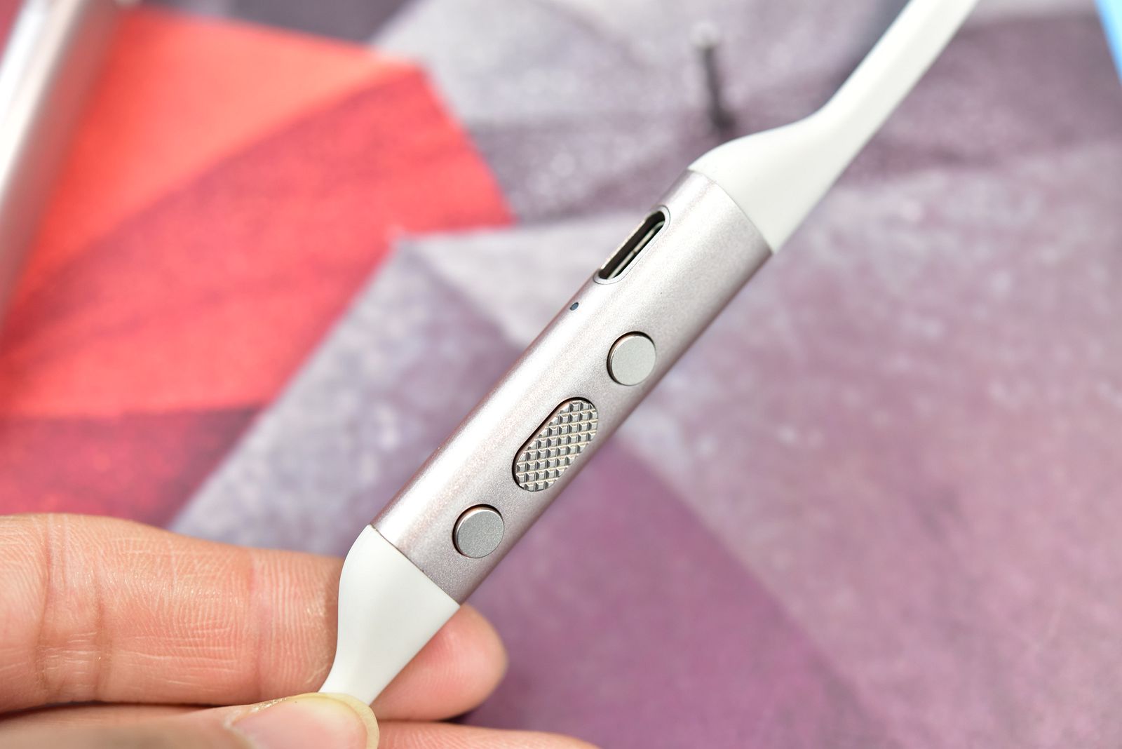 都说挂脖蓝牙耳机戴着像闰土，宝华低端款1219元还有不错销量