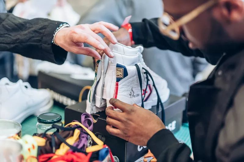 一款就一双球鞋!土豪也不一定能抢到