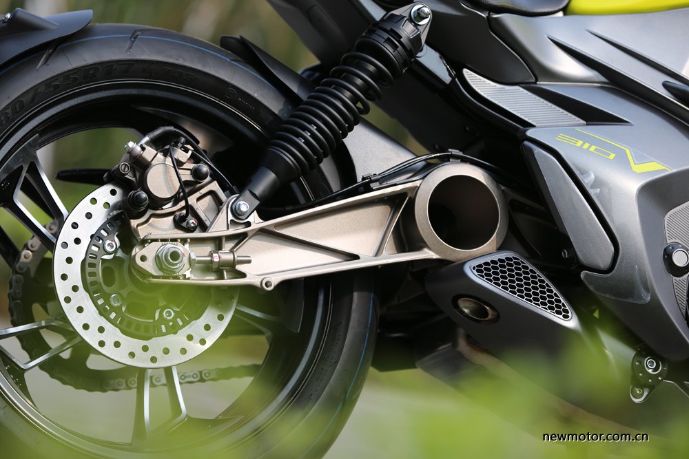 升仕310V试驾/多图:舒适好骑的运动太子车,标配ABS,全LED灯具