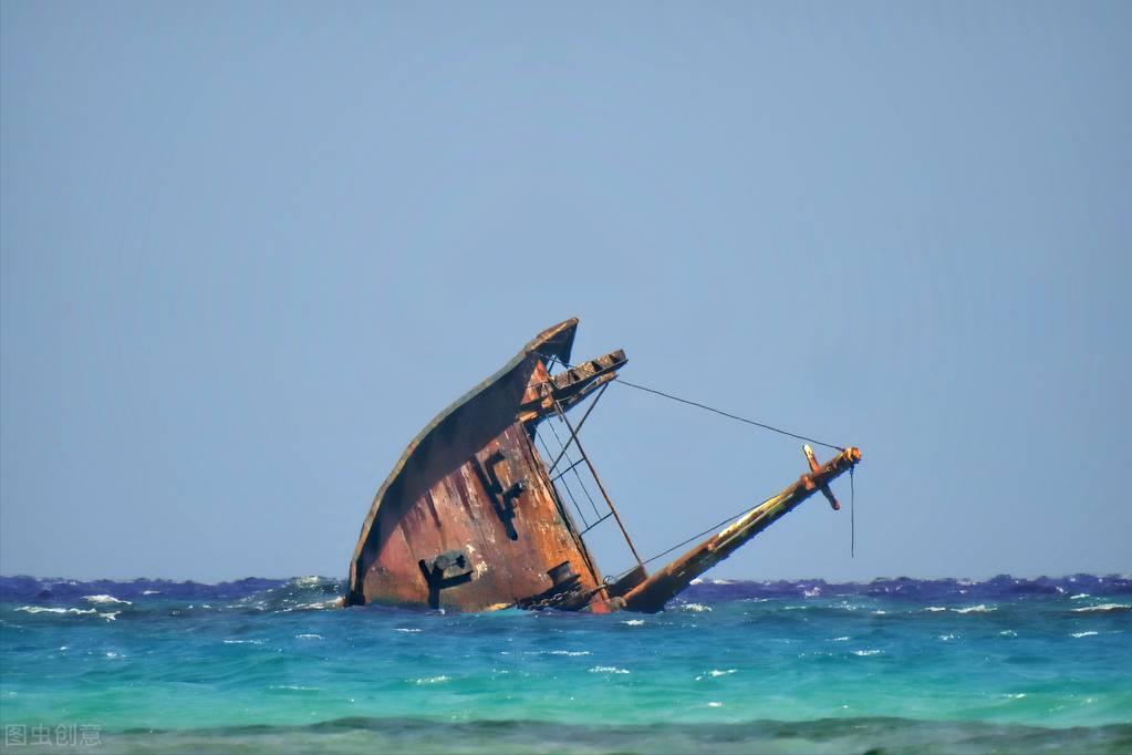 万吨巨轮遭遇飓风沉入太平洋，船体撕裂燃料泄漏！真实纪录片