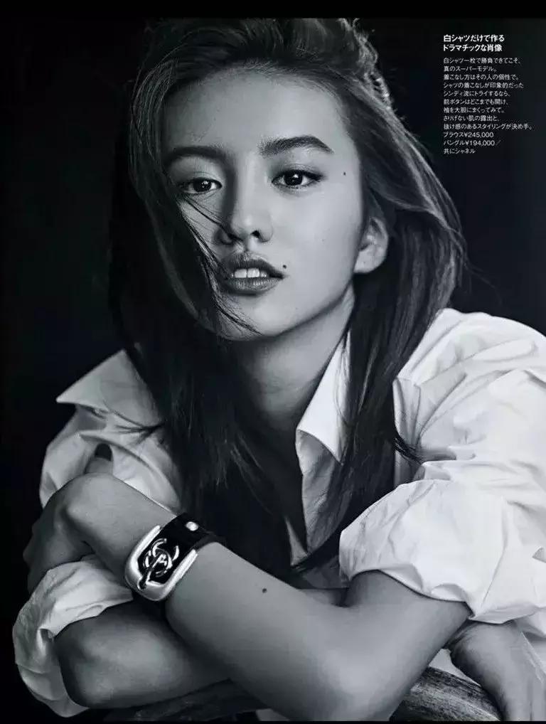 15岁的她挤掉一众女星拿下香奈儿形象大使,果然靠的是后台够硬?
