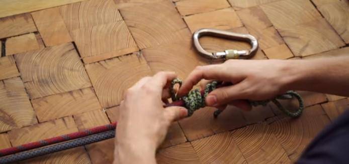 攀岩可以自动解开的绳子打结方法,攀岩怎么样打结可以来回收缩