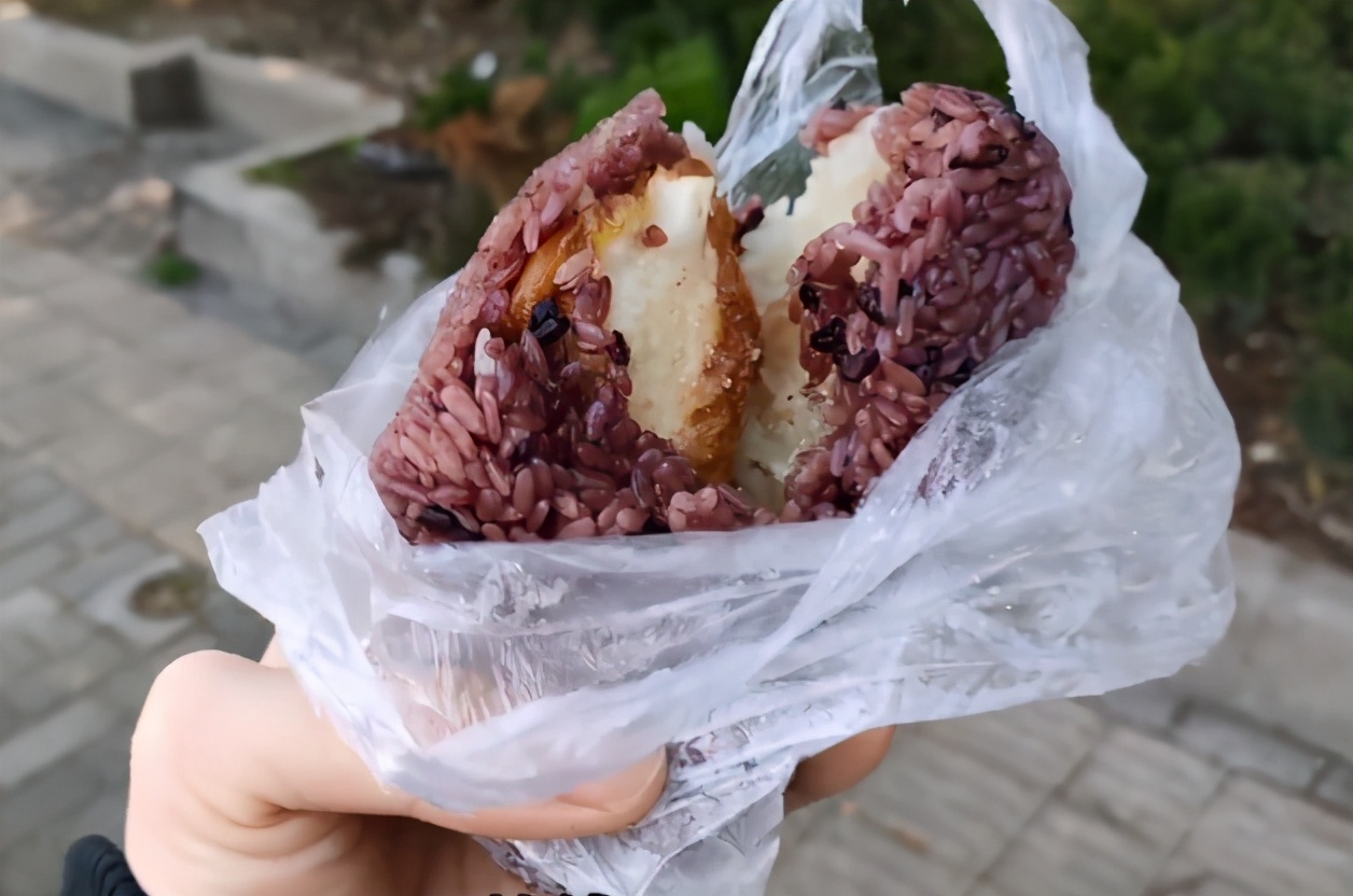 摆摊卖男女老少都爱吃的特色小吃,摆摊卖自制手工小吃