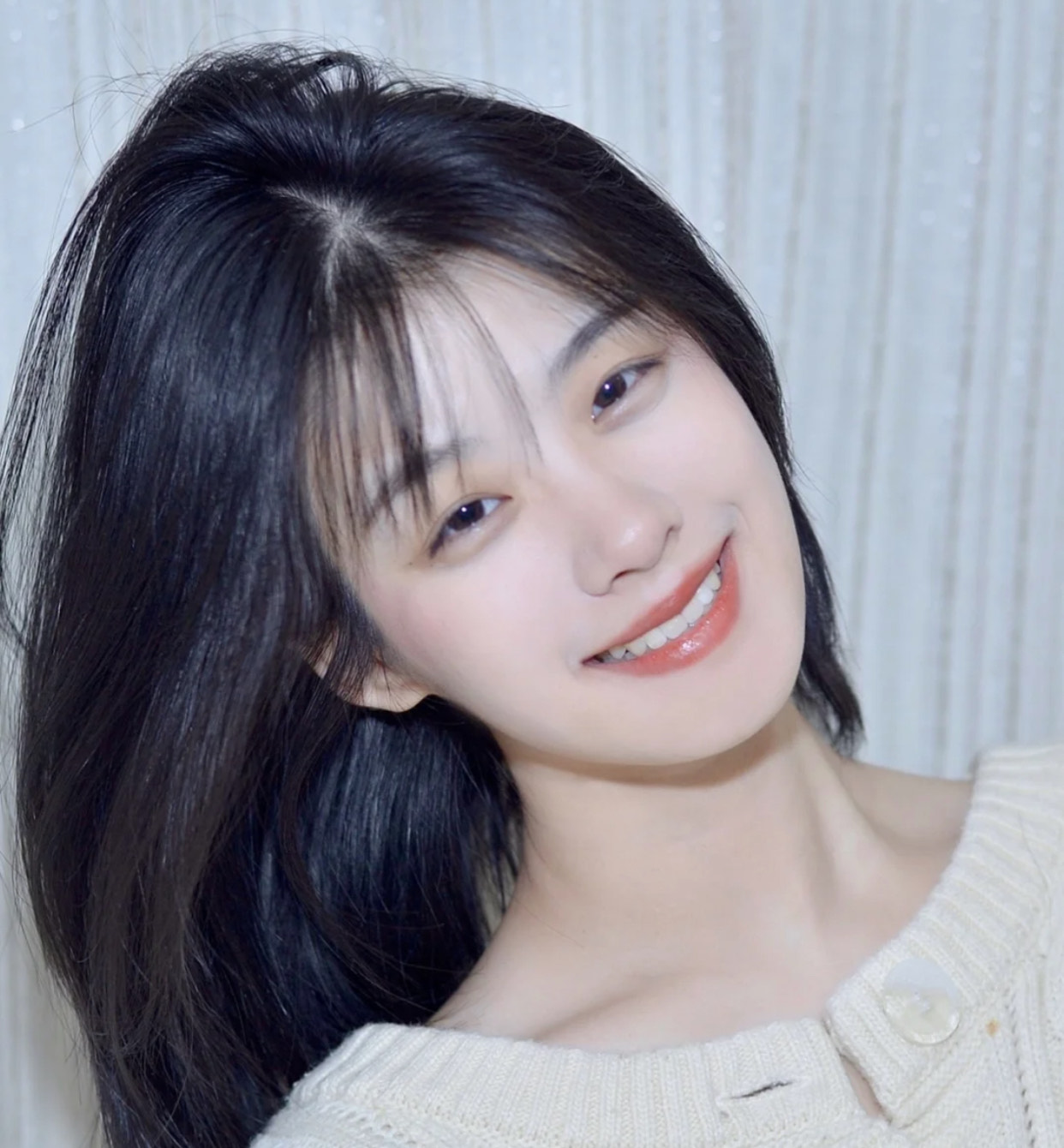 介于杏眼和桃花眼之间的眼型,狐狸眼和桃花眼的眼型有什么区别