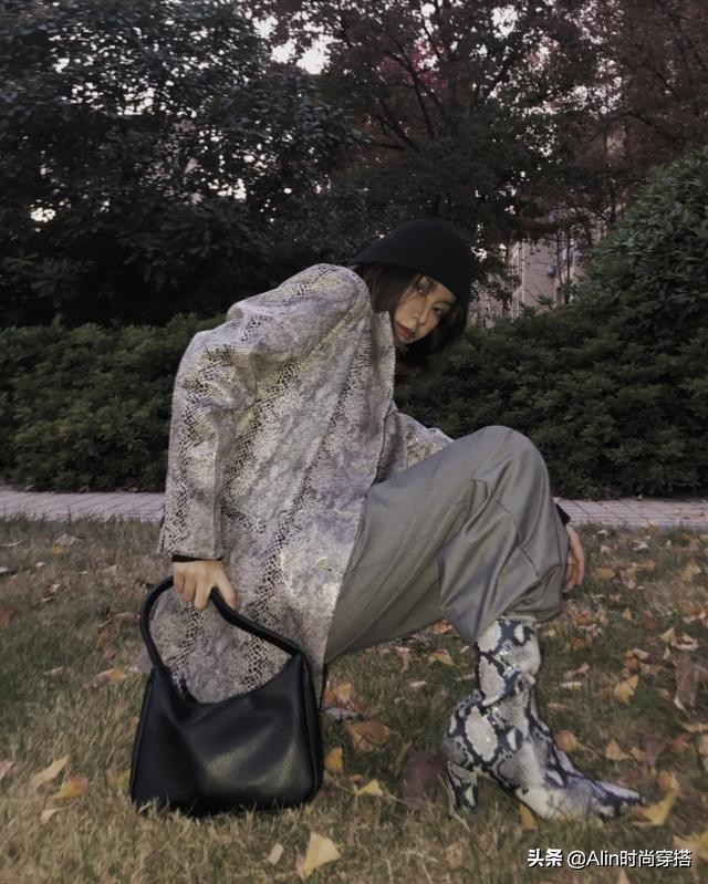 小姐姐不光会穿搭，拍照姿势也是真的nice