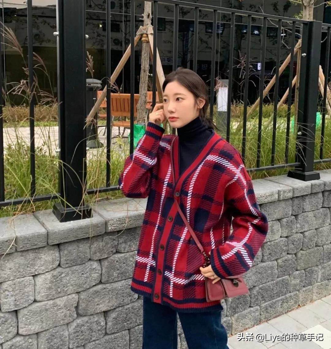 毛衣怎么穿才好看呢,毛衣怎么穿才不土气