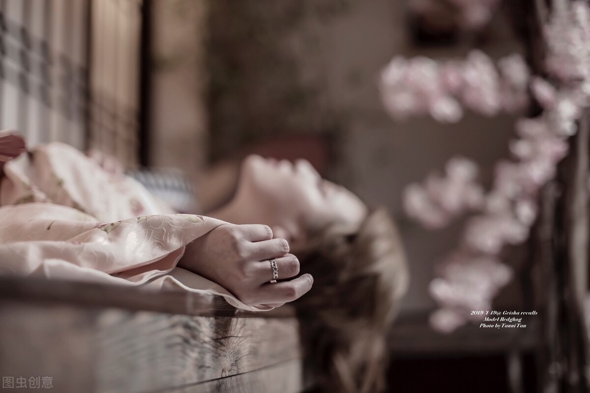 某高校教室不雅视频曝光,遭全网疯传:纵欲的人生,到底有多可怕