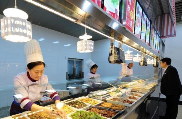 为啥大学食堂饭菜那么“便宜”？不怕“亏”吗？这4点原因很现实