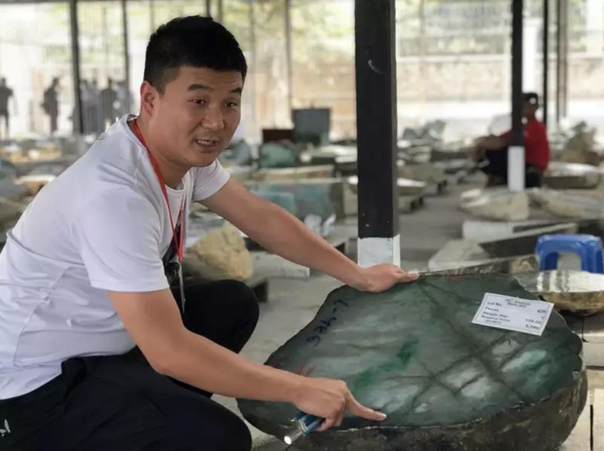 缅甸翡翠花花直播,缅甸卖翡翠直播间