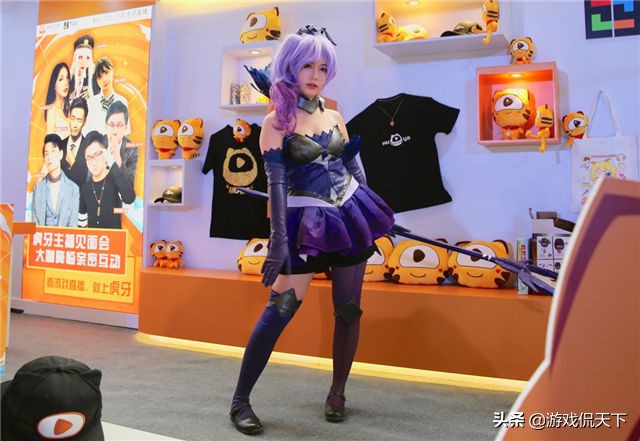 官总TGC现场挑战神秘盒子，疯狂氪金开出这些LOL周边，亏了吗？