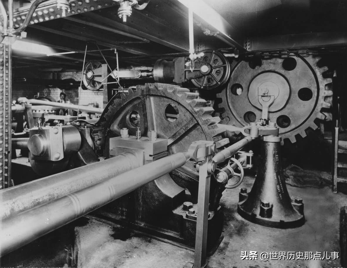 英国伦敦塔桥是如何建成的?来看1894年珍贵老照片,令人惊叹