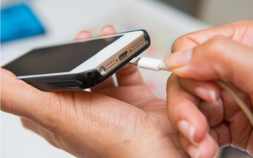 手机充电断断续续维修,手机充电寿命短了怎么办