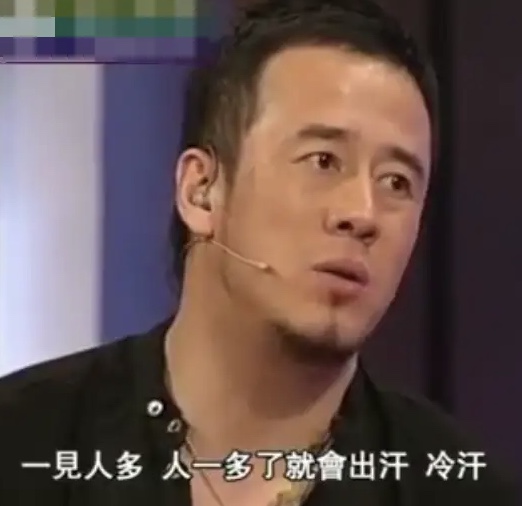 杨坤患病经历,杨坤深夜去医院视频