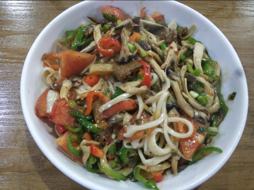 乌鲁木齐9.9元拌面在什么地方,乌鲁木齐天价拌面一份288元你吃吗