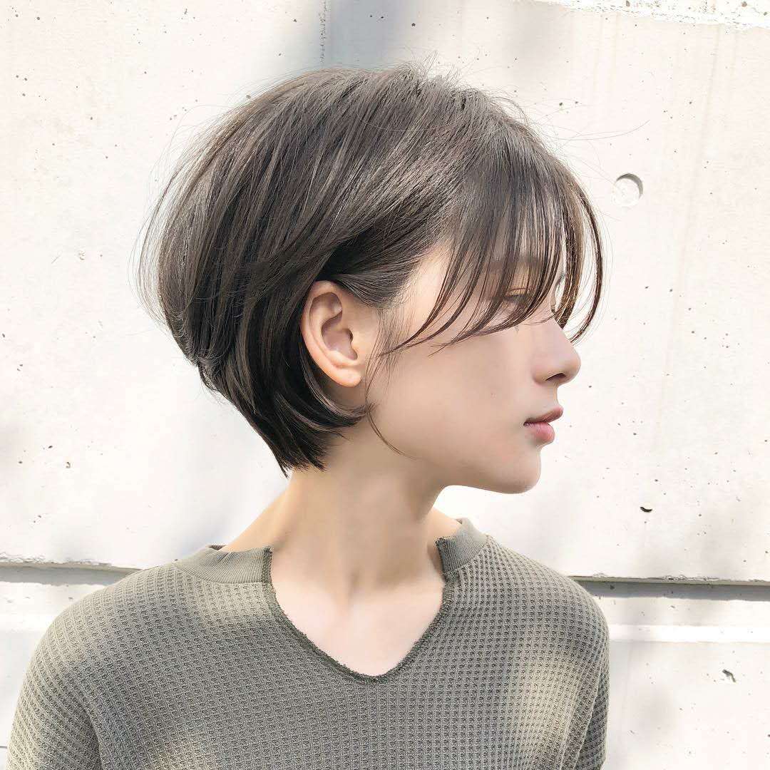 脸大圆的女生发质少适合什么发型,适合小圆脸女生发量少的发型