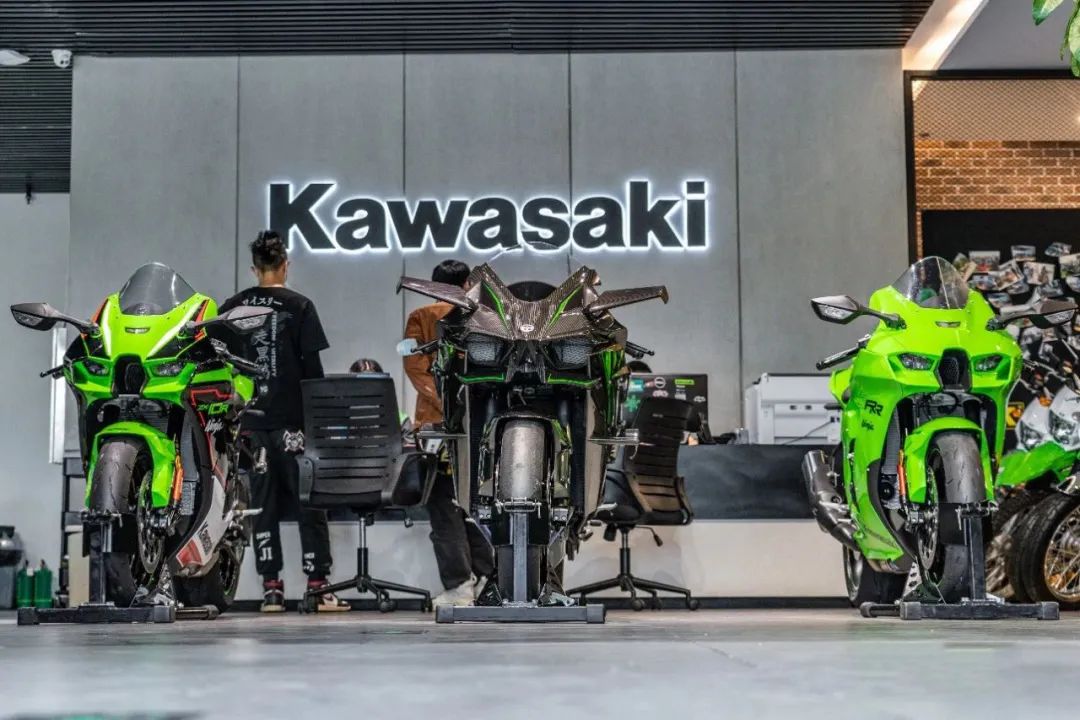 h2r鐩村垪鍥涚几,h2r-10