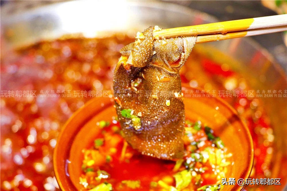 重庆来的集市火锅，就在郫都区蜀都万达！！吃相因去喽