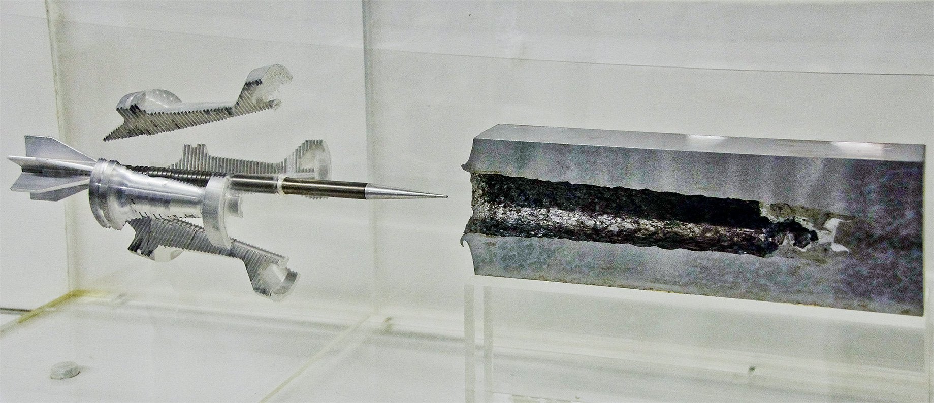 只要速度够快，竹筷子也能射穿坦克钢板？