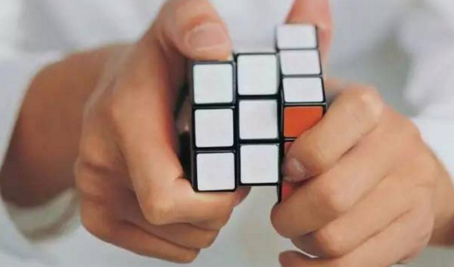 孩子玩魔方对小学生有什么帮助,小孩玩魔方好处
