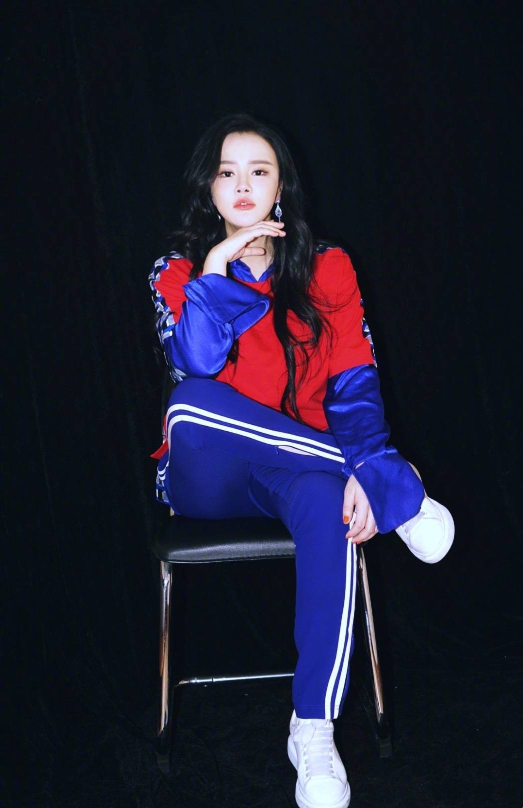 冉莹颖发文调侃手受伤,冉莹颖受伤手缠纱布