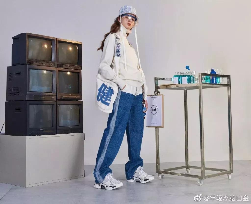 新的脑白金广告,洗脑广告鼻祖脑白金跨界出潮服