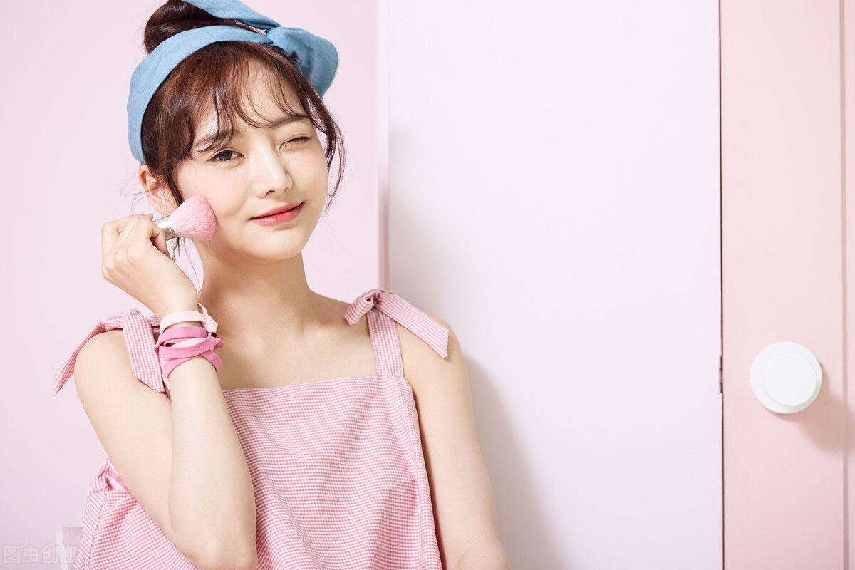 染发后长出新头发不尴尬的颜色,染发后新的头发长出来分层的尴尬