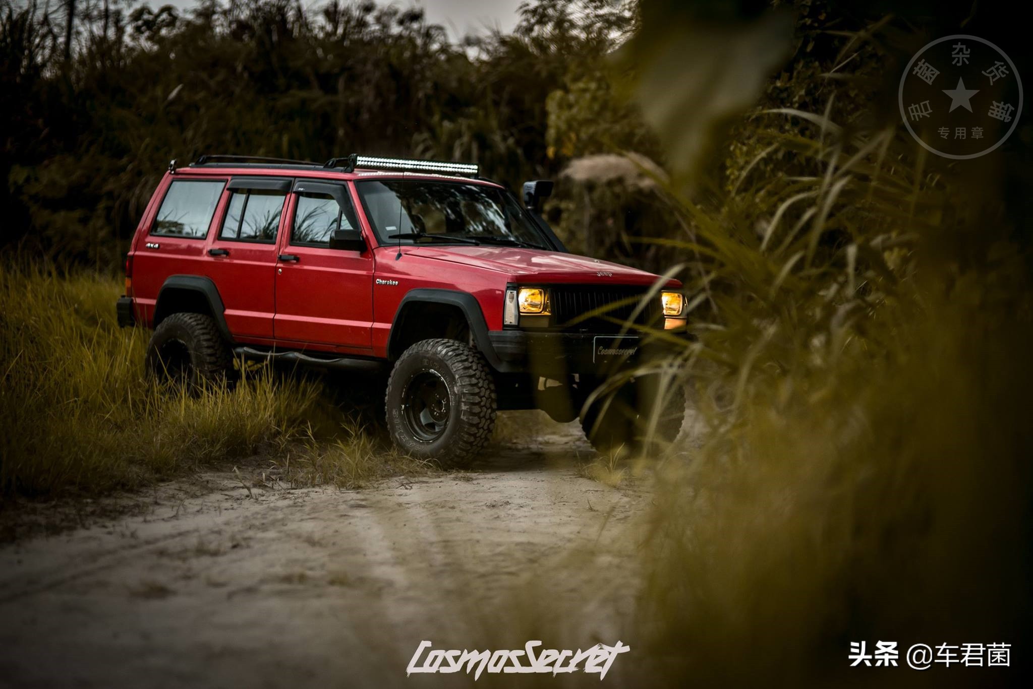 2014吉普切诺基4x4价格,老款吉普大切诺基4x4