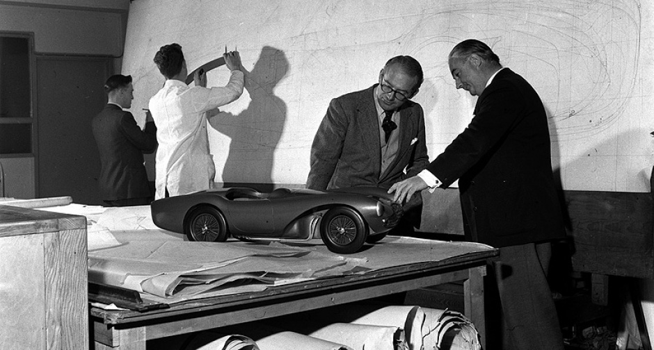 英国超豪超跑婉拒吉利,年亏10亿高管离职,12万北京富翁买账几何