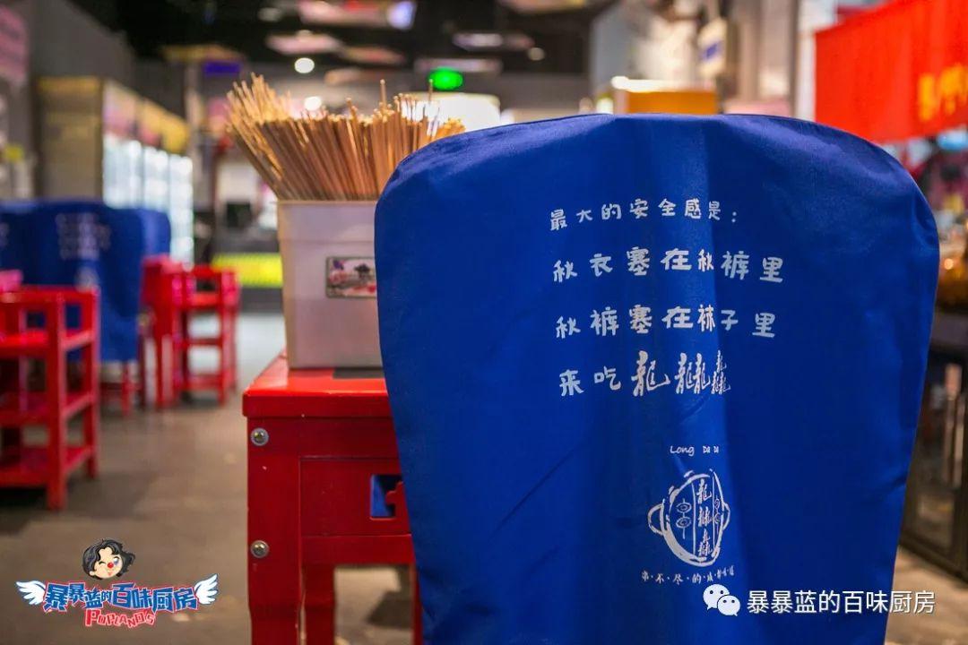 当成都老板爱上沈阳老雪，他开的串串香店锅底都有1瓶大绿棒