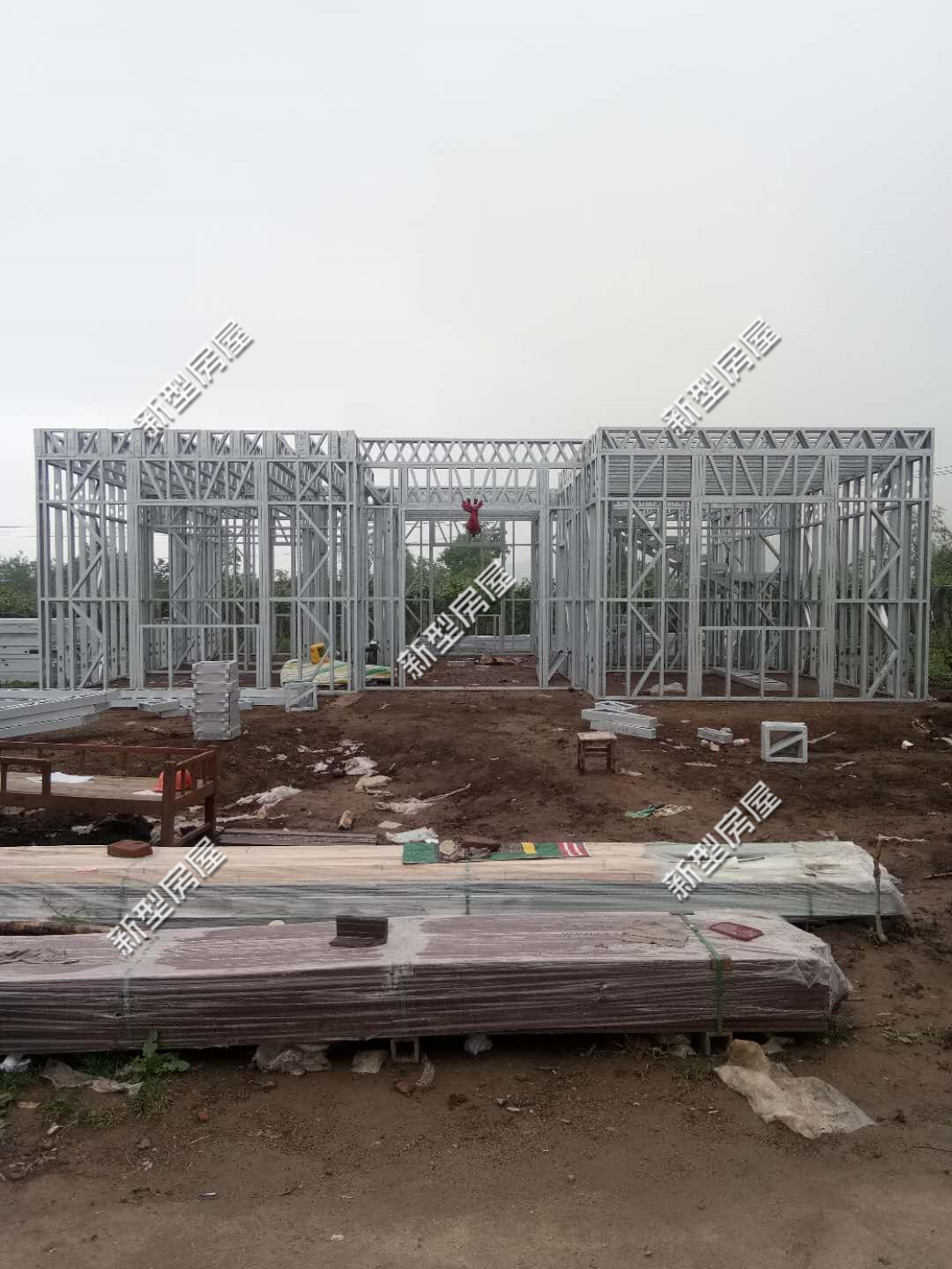 轻钢建房靠不靠谱？跟红砖建房有啥不一样？一篇文章给你说明白