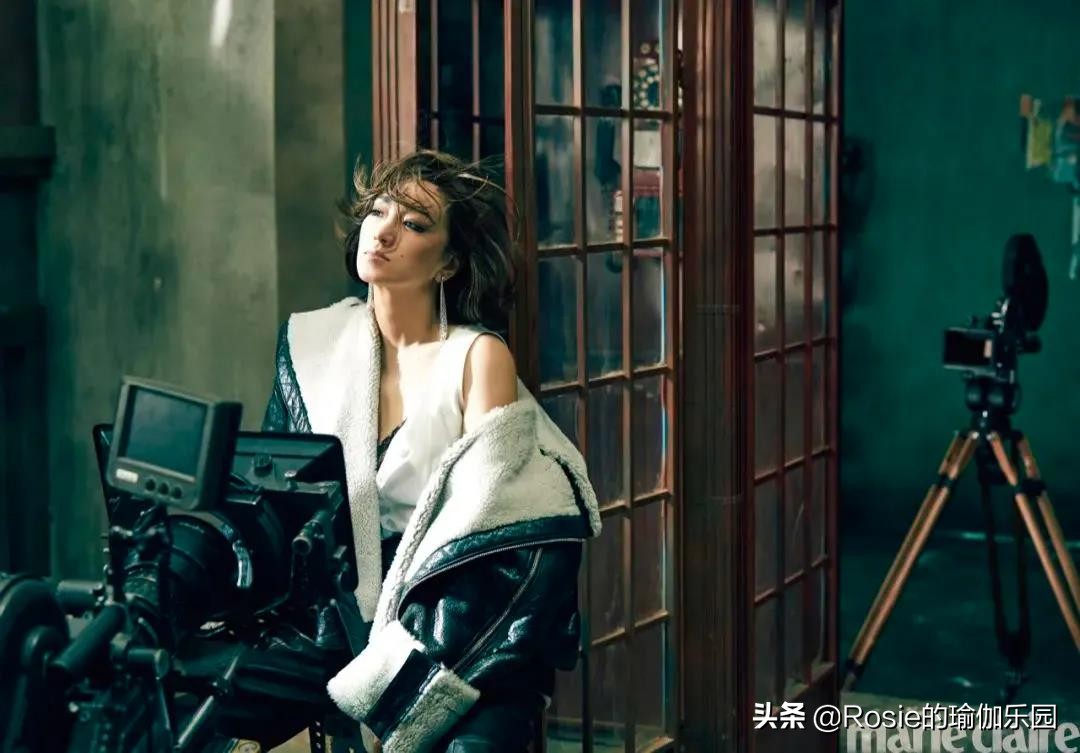 55岁巩俐和56岁张曼玉,巩俐抗衰老的秘诀