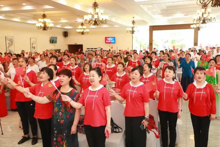 “庆*党**生，感*党**恩，关爱患者共助健康”四川省肿瘤医院照亮患者“康复之路”