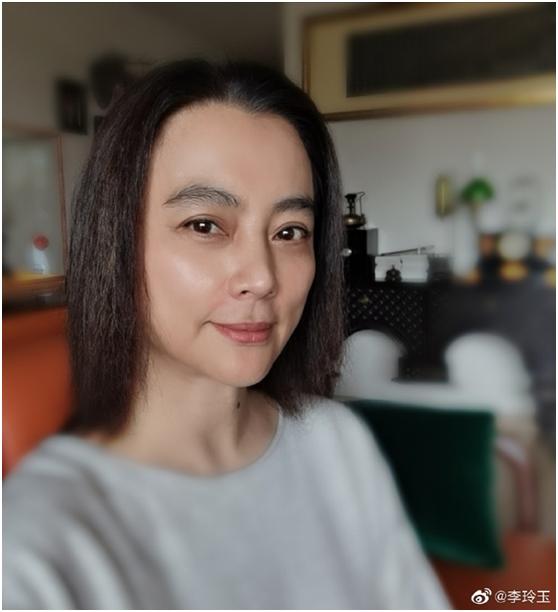 56岁女星住在房子里,五十多岁女人房间装饰