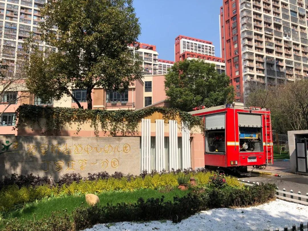 他一直都在诗歌,她一直都在作文600字