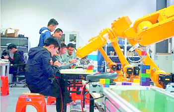 学一“技”之长什么人可享补贴？钟鸣宇这个体育老师不简单