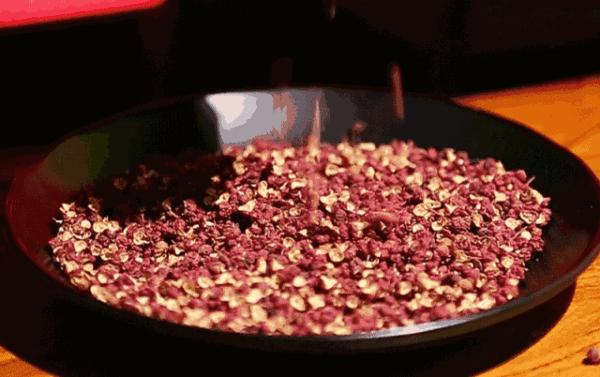 上海阿姨在床底放一把花椒,竟然这么厉害?现在知道还不晚!