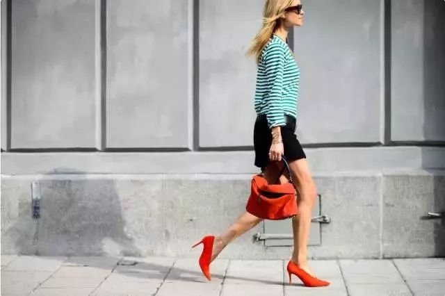 刘雯高圆圆必备私服,刘雯高圆圆女神都钟爱纯色连衣裙