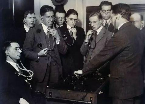 因女病人太丰满,他发明医学界马赛克,却断送了所有男医生的福利