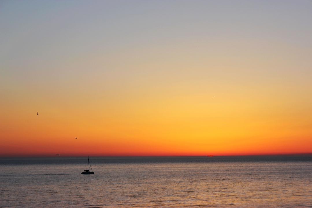 世界第一大淡水湖是哪个湖泊,鄱阳湖是世界上最大的湖泊