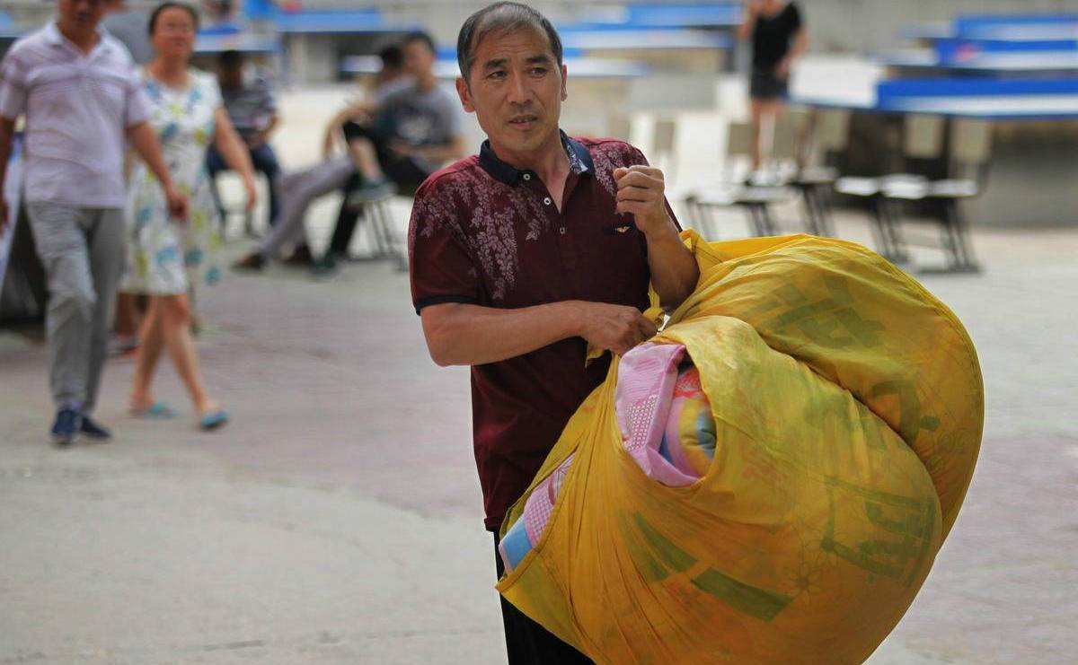 大一新生收到录取通知书要做什么,大学新生入学需带哪些材料