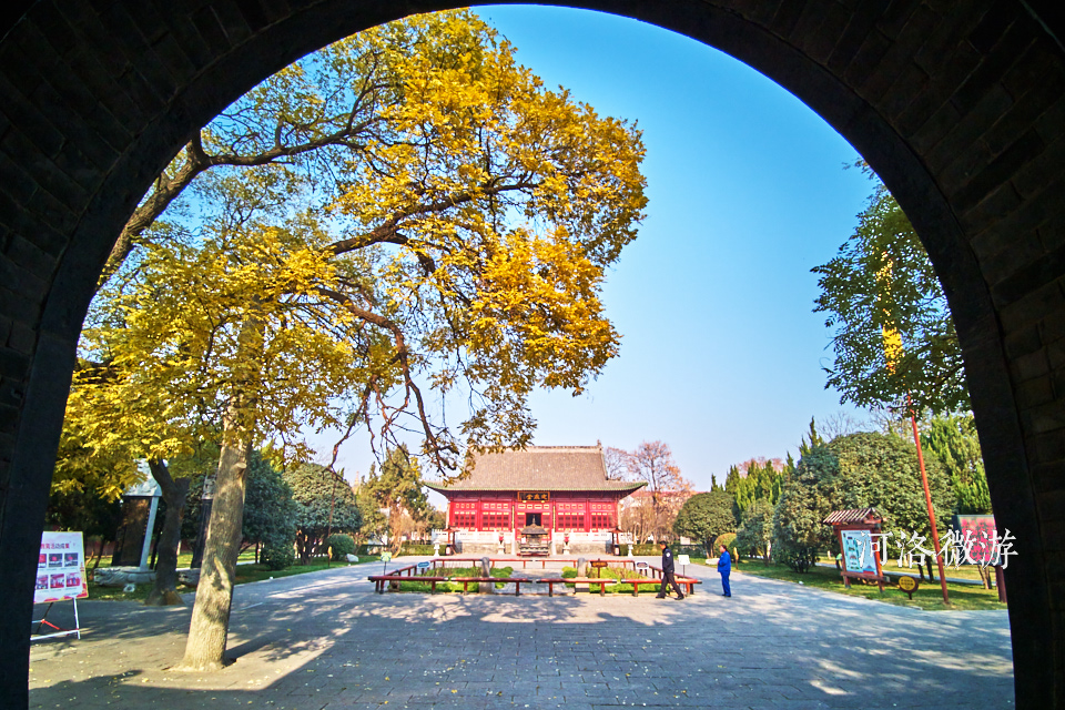古色古香的大门,庄严气派的中式大门