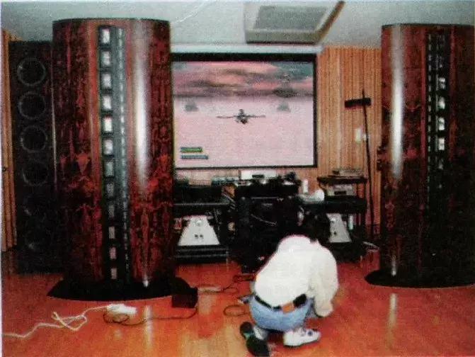 MAN毒说-有钱人的快乐根本想象不到,二十年前的壕是怎么玩游戏的