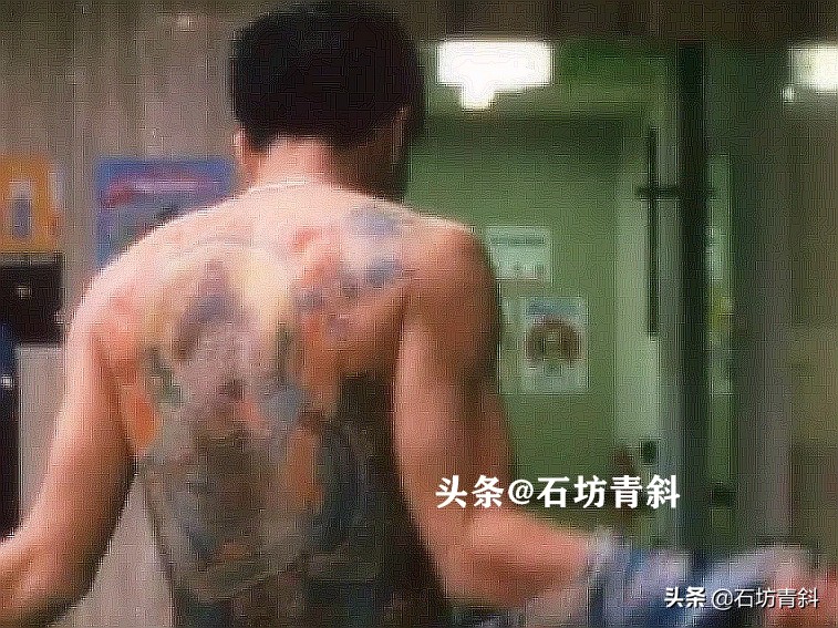 《皆月》暗潮汹涌的“深柜”在不安认“同”中前行的*欲情**