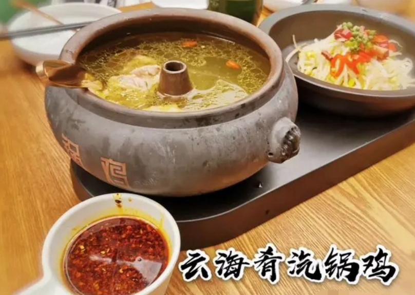 云南独有的美食风味汽锅鸡,云南汽锅鸡这是全国吃法之冠