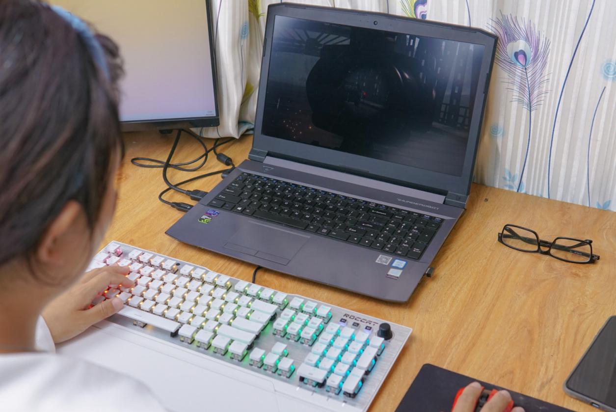 冰豹vulcan光轴键盘,冰豹发布吃鸡电竞机械键盘泰坦轴