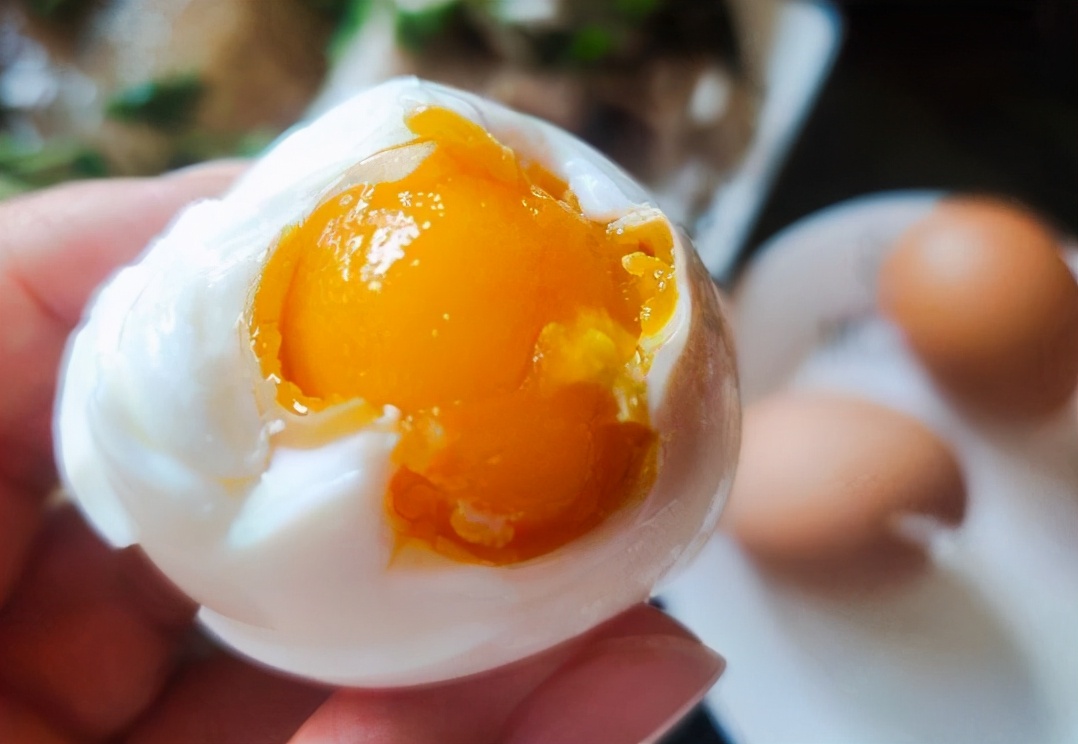 腌咸鸡蛋不要出油的做法,腌鸡蛋只放盐的做法