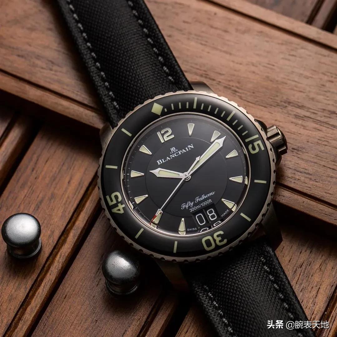 水鬼和五十噚哪个夜光效果好,潜水表五十噚5015选什么颜色