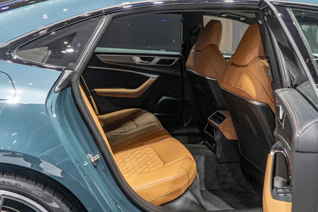 当优雅遇上潮流,当优雅碰上运动西装暴徒不再是梦