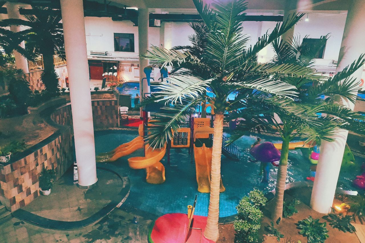 京东90分抵达田园度假区，住树屋，泡半山温泉，还有房车营地