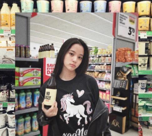 倪妮优衣库卫衣,倪妮街头拍照